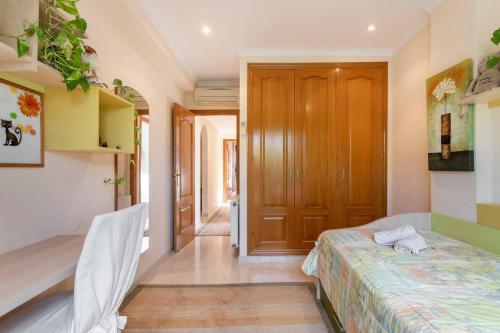 Piso bonito cerca de la playa con piscina, jardín, gimnasio y garaje