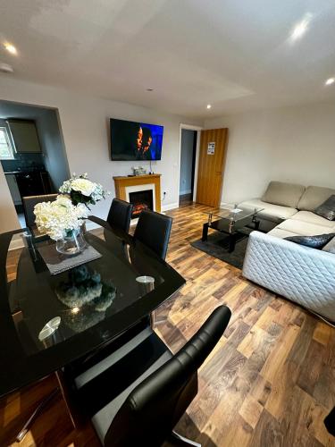 TV a/nebo společenská místnost v ubytování Two Bedroom Flat Town Centre Colchester