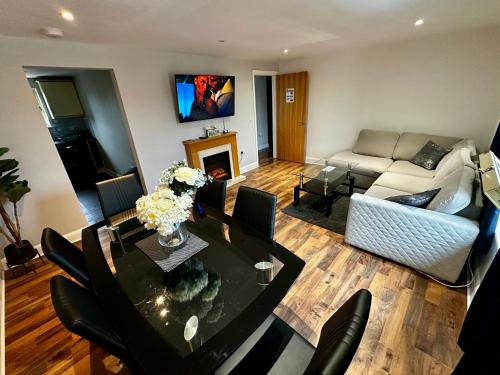 TV a/nebo společenská místnost v ubytování Two Bedroom Flat Town Centre Colchester