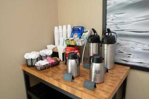 Παροχές για τσάι/καφέ στο Super 8 by Wyndham Mississauga