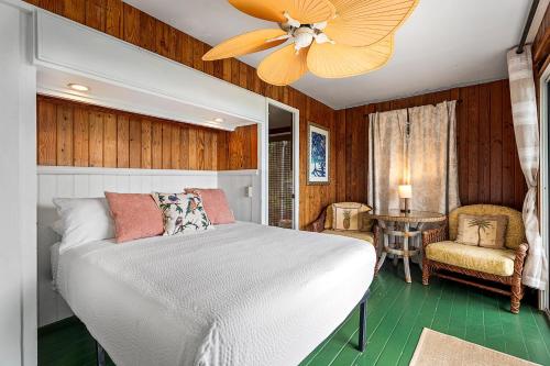 a bedroom with a bed and a ceiling fan at Orchid Hale in Kailua-Kona