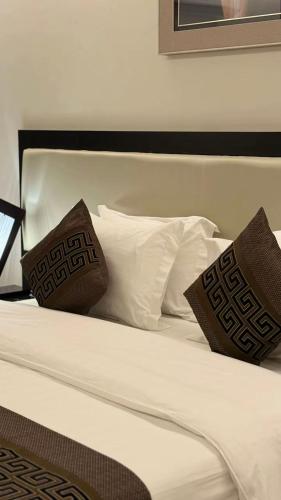 Ένα ή περισσότερα κρεβάτια σε δωμάτιο στο MBN ARTAMA Hotel