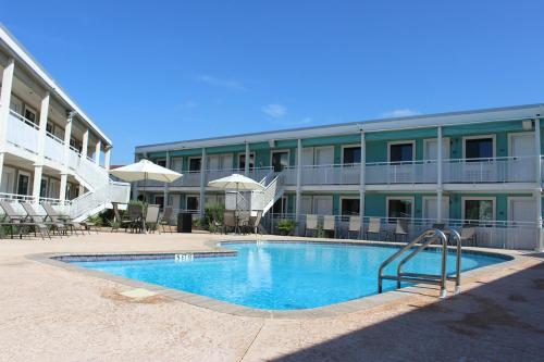 Laredo Hotel Innの敷地内または近くにあるプール