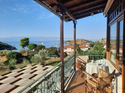 Foto Ella's Sea View Villa 5