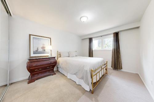 Ένα ή περισσότερα κρεβάτια σε δωμάτιο στο Your Peaceful Oasis in the City