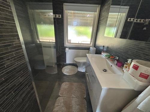 a bathroom with a sink and a toilet at Sovrum i villa in Kalmar
