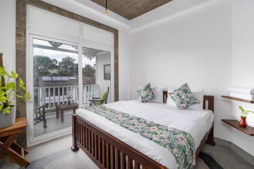 a bedroom with a bed and a balcony at COLOMBO Eco Lodge & Wellness Centre in Colombo