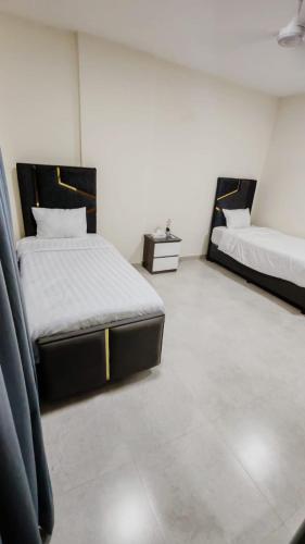 Ein Bett oder Betten in einem Zimmer der Unterkunft عوقد نسائم صلالة للشقق المفروشة الفاخرة - Nassayem Salalah Furnished Apartment