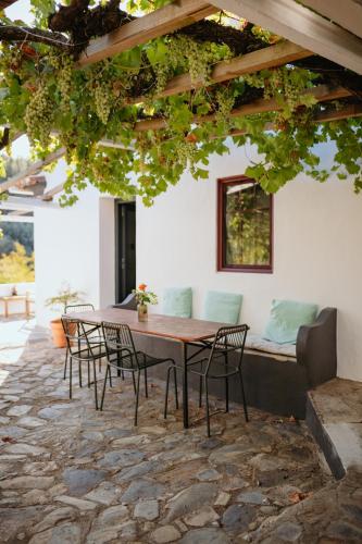 Ruang duduk di Serra Casa