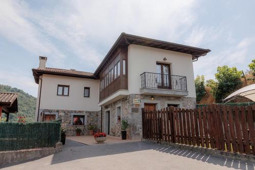 Casa Emeterio, habitaciones con baño en Cangas de Onís