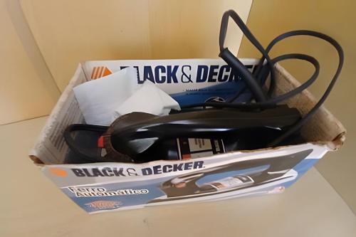 a box with a bike detector and a book at Conforto familiar – Wi-Fi veloz e 1 min da praia in Santos