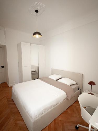 Nice Center - Spacious Luxury Apartment with Air Conditioning