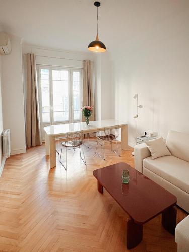 Nice Center - Spacious Luxury Apartment with Air Conditioning