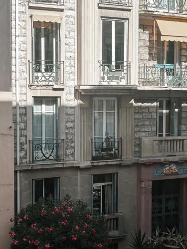Nice Center - Spacious Luxury Apartment with Air Conditioning