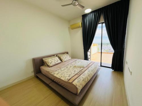 a bedroom with a bed and a large window at SUNWAY CITRINE-Citrine Hub Max6pax Walk 5min Sunway International School in Iskandar Puteri