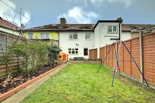 Κήπος έξω από το Charming house 25 mins to Paddington