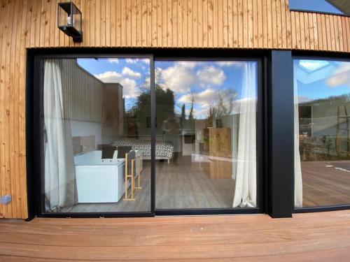 Φωτογραφία από το άλμπουμ του Loft arty à 800 mètres de la mer avec jacuzzi σε Veulettes-sur-Mer