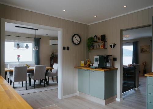 Fotografie z fotogalerie ubytování Newly renovated apartment in beautiful Haramsøy v destinaci Ålesund