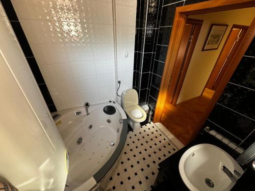 Afbeelding uit fotogalerij van Bela Apartment in Skopje