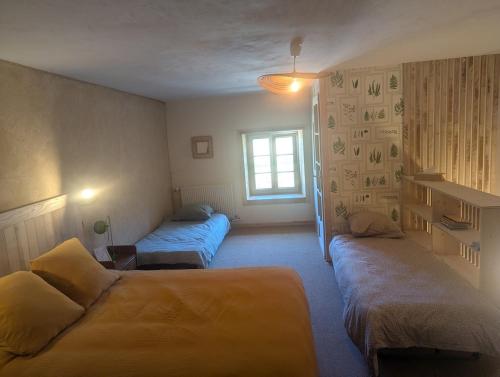 a hotel room with two beds and a window at Bulle Nature in Publy