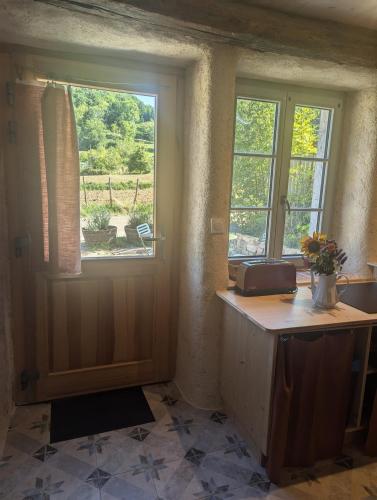 a home office with a desk and a window at Bulle Nature in Publy