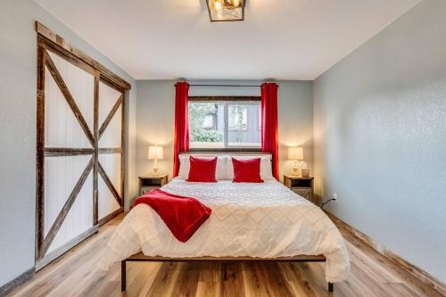 a bedroom with a bed with red pillows and a window at Luxury Spacious House Great For A Family Retreat in Loveland