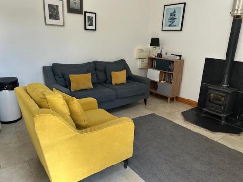 Posezení v ubytování Covenham Holiday Cottages - Squirrel Cottage