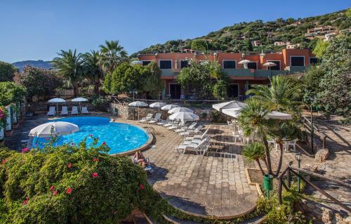 - Vistas a un complejo con piscina en Appart Hotel Residence en Villasimius