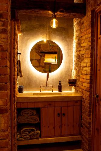 a bathroom with a sink and a mirror at Sierra Urbana Etla in San Agustín Etla