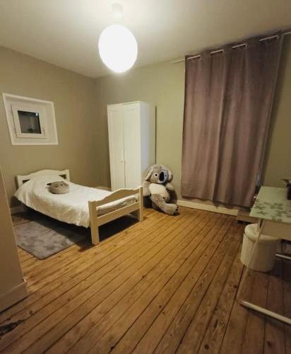 Postel nebo postele na pokoji v ubytování Maison de ville avec jardin 4 personnes