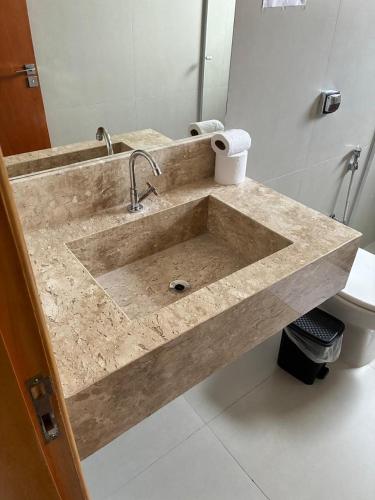 a bathroom with a sink and a toilet at Hotel São Francisco in Itaí