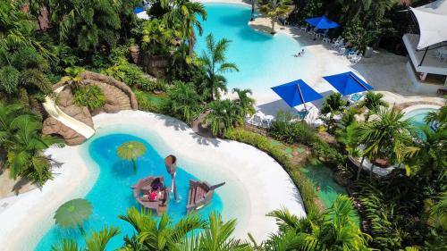 an overhead view of a pool at a resort at Hotel Playa Maui in Guamal
