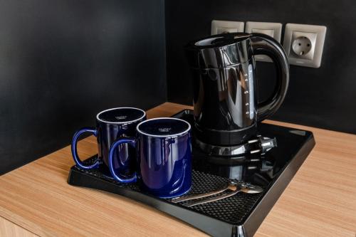 Kemudahan buat kopi dan teh di TheNomad Canggu