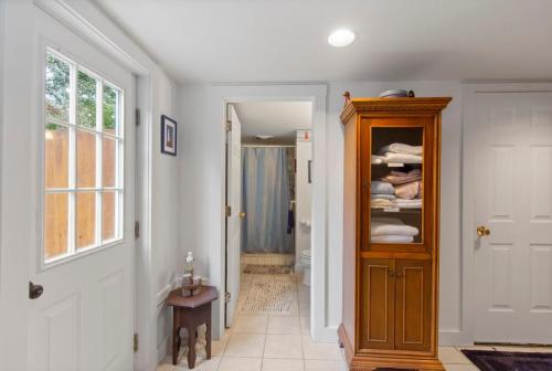 Koupelna v ubytování Cape Cod Historical Oasis - Mecarta Farm