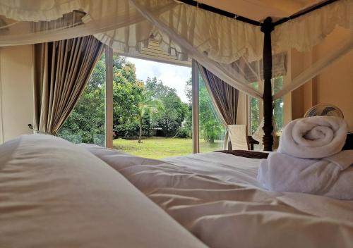 En eller flere senge i et værelse på Private 400m2 Villa - Hearth - Mountain View - Huge yard - AC - Late Check-in