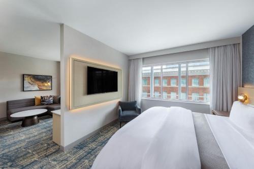 Una cama o camas en una habitación de The Westin Buffalo