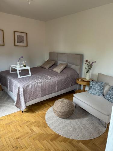 Una cama o camas en una habitación de Apartman 7