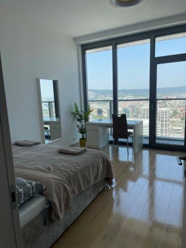 Ένα ή περισσότερα κρεβάτια σε δωμάτιο στο Exclusive suite in Eurovea Tower