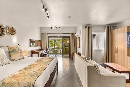 Grand Sahāna 18 - 1BR Beachfront Apartment with Balcony - Work from Paradise - Digital Nomad