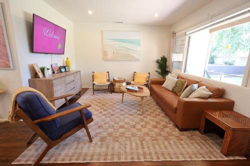 Posezení v ubytování Entire Home-Kid Friendly San Diego Retreat