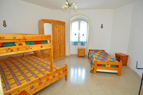 a bedroom with two bunk beds and a table at Salento Home Collection 03 - Marina di Pescoluse in Marina di Pescoluse