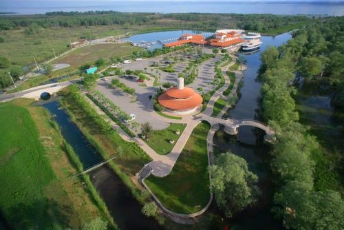 Vedere de sus a Plavnica Eco Resort