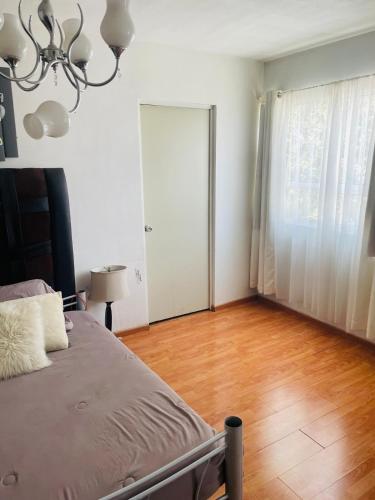 Ένα ή περισσότερα κρεβάτια σε δωμάτιο στο Casa moderna y acogedora
