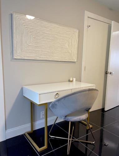 Fotografie z fotogalerie ubytování MODERN 1BR Apt with PRIVATE deck v destinaci Albany