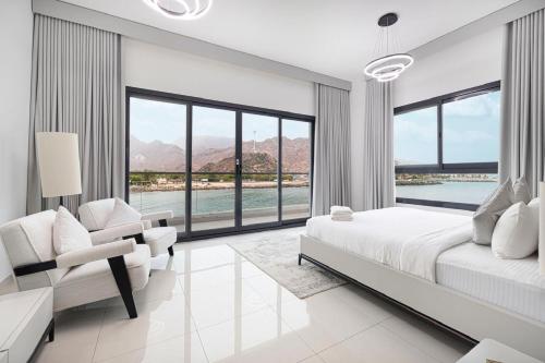 Katil atau katil-katil dalam bilik di The Wave Villa - Al Dana Island Fujairah