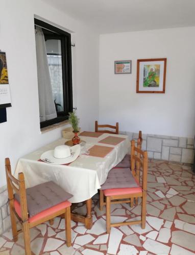 Apartments with a parking space Losinj, Losinj - 23520