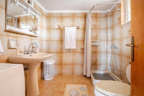 a bathroom with a sink and a toilet and a shower at Querencia Residence in Khánia