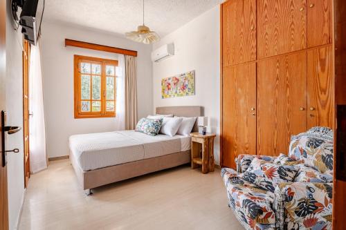 a bedroom with a bed and a couch at Querencia Residence in Khánia