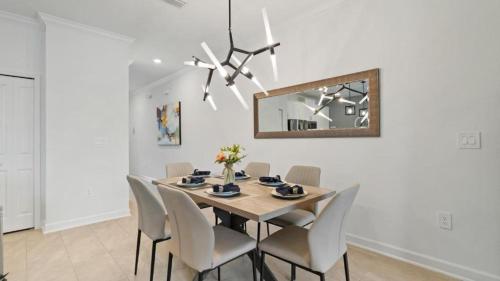 a dining room with a table and chairs at Stunning Townhouses 5 Minutes away Disney! in Kissimmee