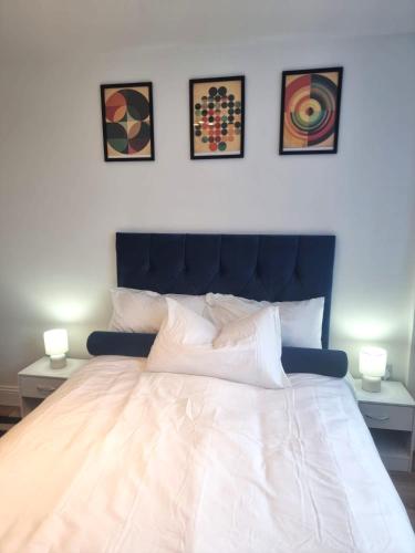 Ένα ή περισσότερα κρεβάτια σε δωμάτιο στο Luxuriously Cosy 1 Bed Flat at Trinity Point Gravesend, Suitable for Long Stay and Short Stay